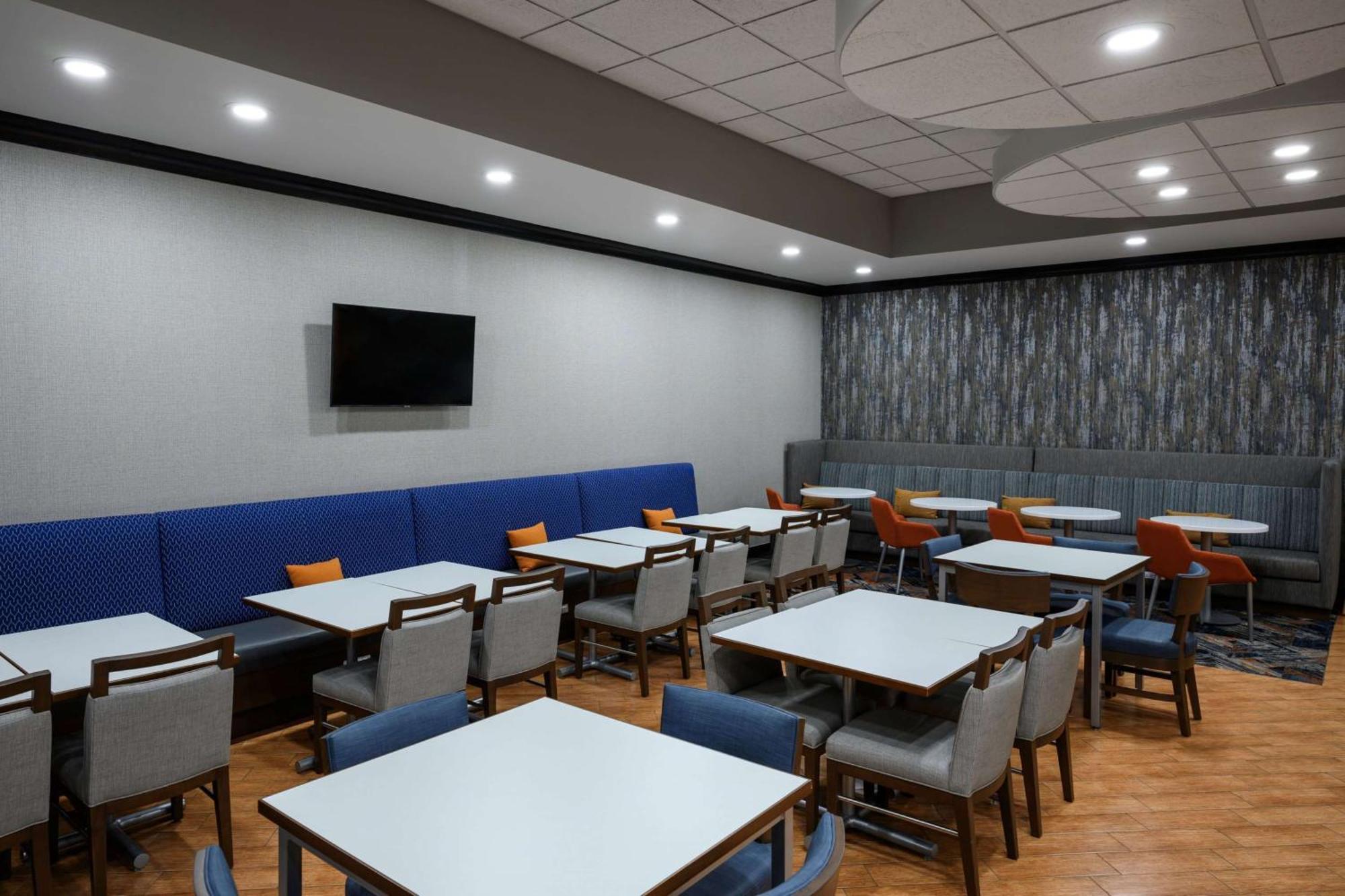 Hampton Inn Evansville Airport Exterior foto